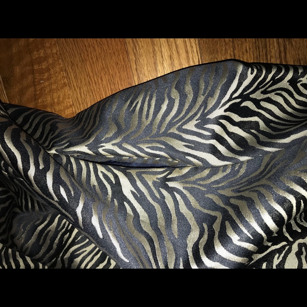 Beautiful Zebra pattern Cache Dress WITH pockets - Picture 3 of 5